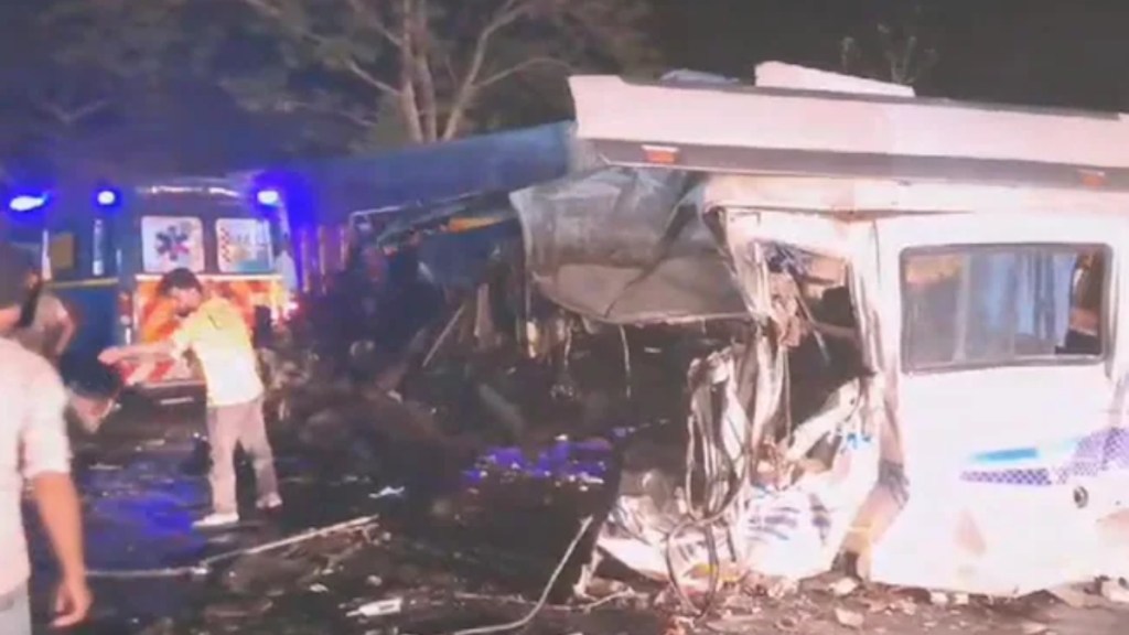 7 killed, 20 injured in mini bus, truck collision on Delhi-Jammu Highway