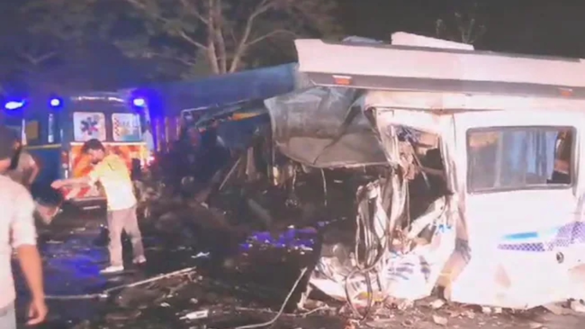 7 killed, 20 injured in mini bus, truck collision on Delhi-Jammu Highway 7 killed, 20 injured in mini bus, truck collision on Delhi-Jammu Highway