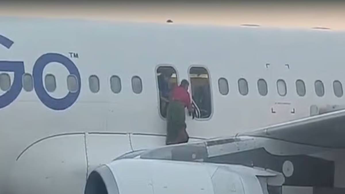 indigo, indigo airlines, indigo bomb threat, indigo bomb threat visuals, indigo bomb threat video, indigo bomb passengers evacuation, passengers evacuation, indigo passengers, indigo flight to varanasi
