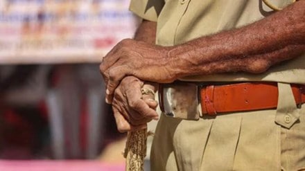 Maharashtra: Army personnel held for demanding Rs 2.5 crore from Sena (UBT) leader to tamper with EVMs Maharashtra: Army personnel held for demanding Rs 2.5 crore from Sena (UBT) leader to tamper with EVMs