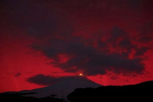A view shows the lights of an aurora australis caused by a geomagnetic storm over Villarrica volcano, in Pucon, Chile. 