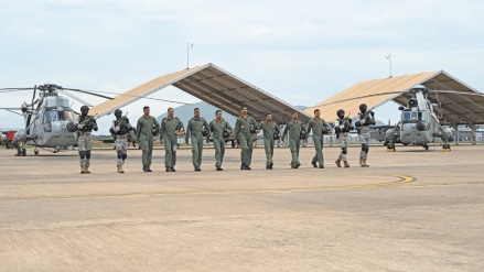 The UH-3H helicopter, inducted into INAS 350 'Saaras' on March 24, 2009, at INS Dega, has been a cornerstone of Indian Naval Aviation (Photo: Indian Navy) The UH-3H helicopter, inducted into INAS 350 'Saaras' on March 24, 2009, at INS Dega, has been a cornerstone of Indian Naval Aviation (Photo: Indian Navy)