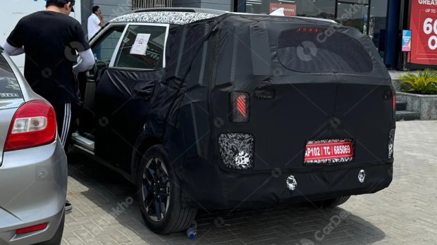 Kia Carens faceift rear