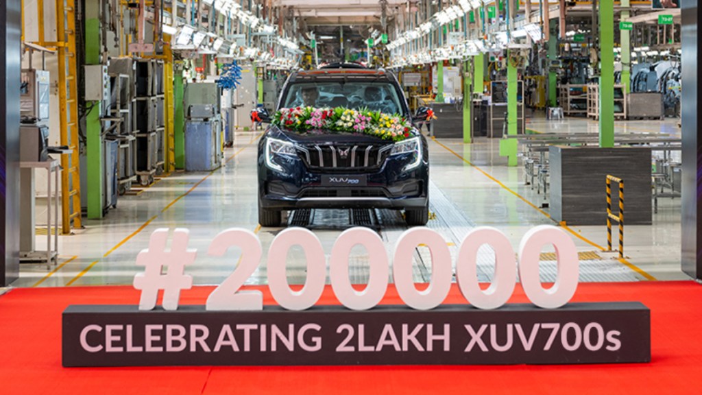 Mahindra XUV700 - 2 Lakh Rollout