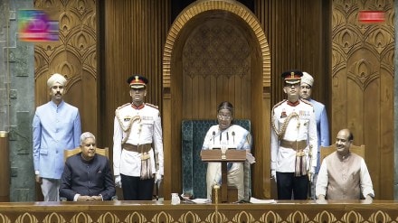  President Droupadi Murmu addresses the joint sitting of the Lok Sabha and Rajya Sabha, in New Delhi, Thursday, June 27, 2024. Vice President Jagdeep Dhankhar and Lok Sabha Speaker Om Birla are also seen. (File Image)