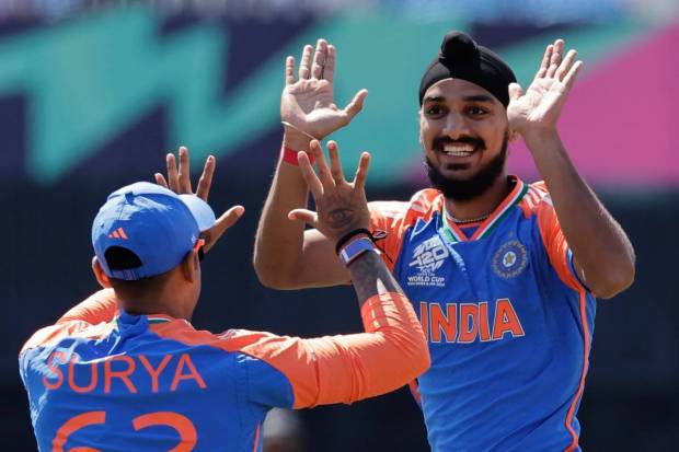 India's Arshdeep Singh, right, celebrates with teammate Suryakumar Yadav after the dismissal of United States' Shayan Jahangir. (AP/PTI)