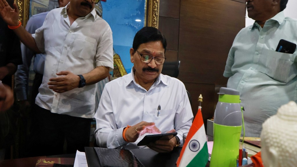 Ravindra Waikar at his office in Matoshree Club after he was declared as a Mumbai North West Candidate of the loksabha election from Sena Shinde Fraction. Ravindra Waikar at his office in Matoshree Club after he was declared as a Mumbai North West Candidate of the loksabha election from Sena Shinde Fraction.
