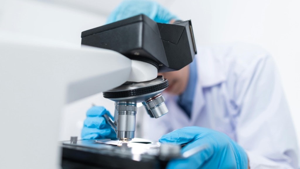 AI in healthcare, research microscope