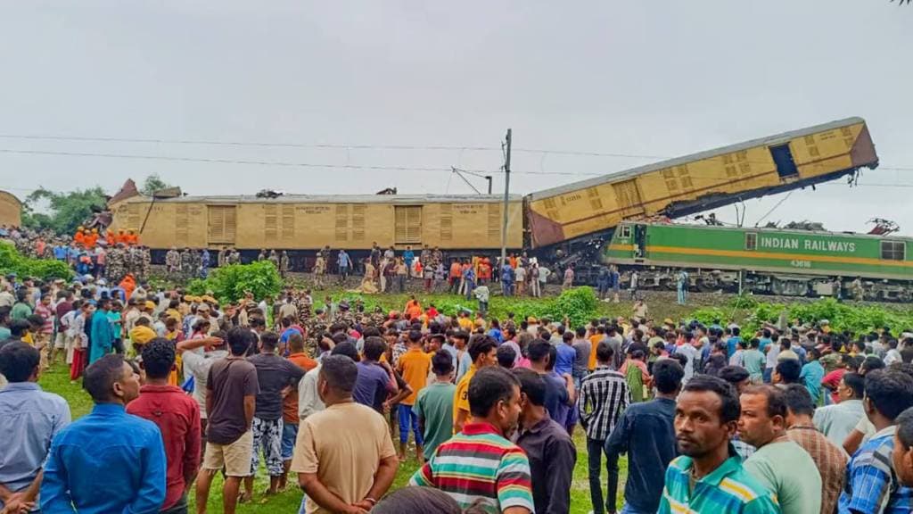 Sealdah Kanchanjungha Express Accident, Railway Minister Ashwini Vaishnaw, Ashwini Vaishnaw, New Jalpaiguri station, west bengal train accident, train accident, train accident today, railway minister in New Jalpaiguri station