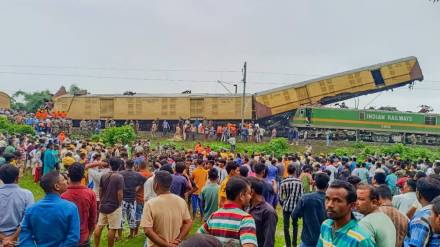 Sealdah Kanchanjungha Express Accident, Railway Minister Ashwini Vaishnaw, Ashwini Vaishnaw, New Jalpaiguri station, west bengal train accident, train accident, train accident today, railway minister in New Jalpaiguri station
