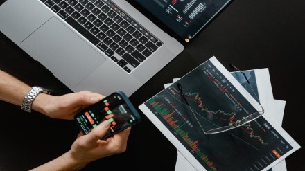 Amazon Web Services and S&P Market Intelligence report on understanding the role of data for SMBs.
