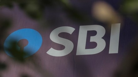 The Karnataka government ordered on August 12 that all state departments, boards, corporations, public sector units, and universities withdraw their deposits and stop all business with SBI and PNB. The Karnataka government ordered on August 12 that all state departments, boards, corporations, public sector units, and universities withdraw their deposits and stop all business with SBI and PNB.