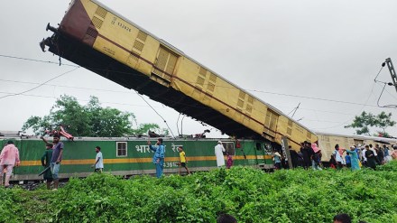Kanchanjunga Express Accident: Opposition ups ante, demands Railway Minister Ashwini Vaishnaw's resignation Kanchanjunga Express Accident: Opposition ups ante, demands Railway Minister Ashwini Vaishnaw's resignation