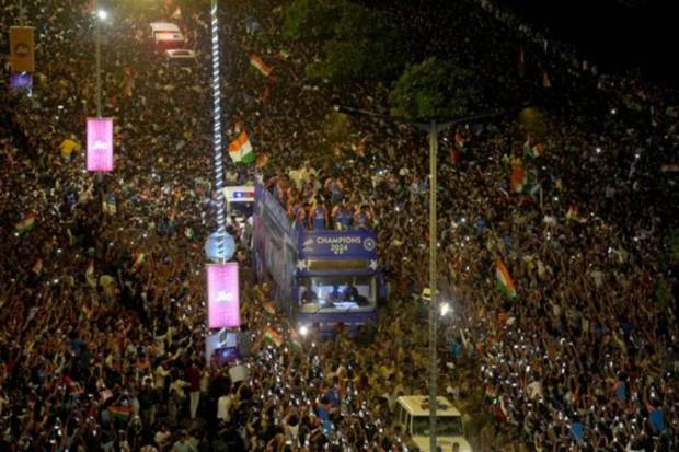 The parade was an affair to remember and marvel at, as thousands of fans gathered at Marine Drive and surrounded the bus before it could even get Indian players on it. (PTI)
