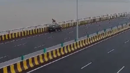 Mumbai: 38-year-old engineer jumps off Atal Setu, search underway