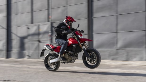 Ducati Hypermotard 698 Mono (1)