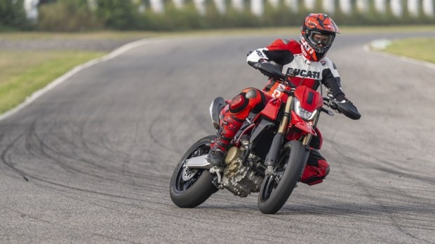 Ducati Hypermotard 698 Mono (2)