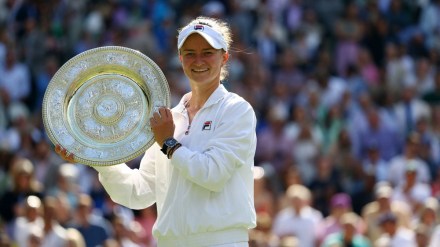 Czech Republic's Barbora Krejcikova poses with the Venus Rosewater Dish trophy after winning the final against Italy's Jasmine Paolini