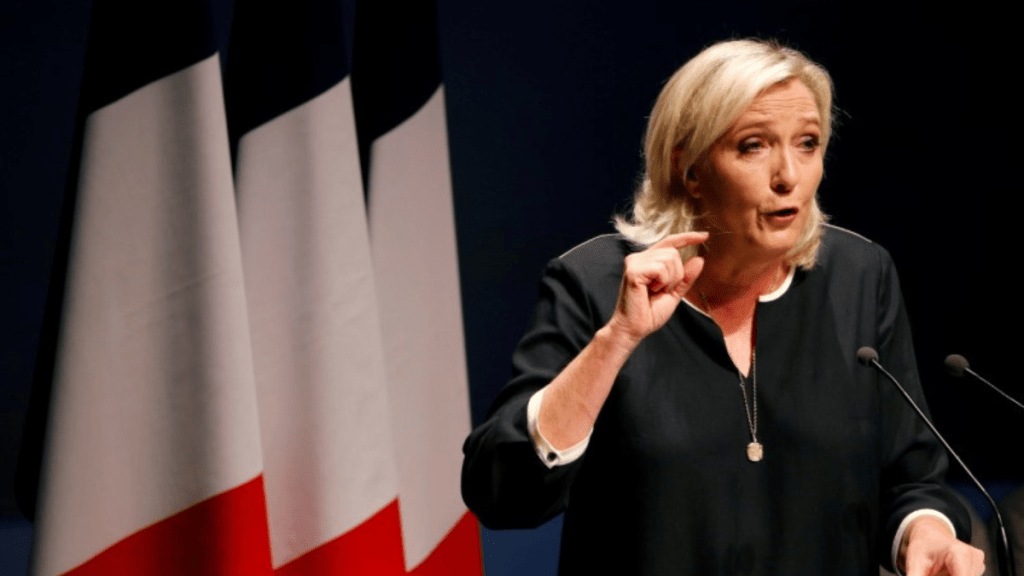 In 1998, she became a part of the National Front's administrative team (Photo: Reuters) In 1998, she became a part of the National Front's administrative team (Photo: Reuters)