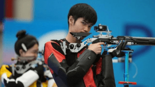 The Chinese duo defeated Republic of Korea's Keum Jih-yeon-Park Ha-jun 16-12 (Photo: Reuters)