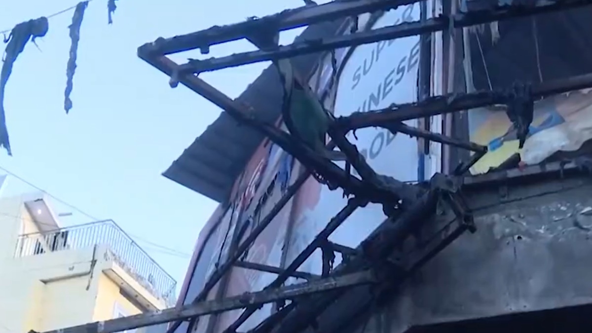 Delhi: Fire breaks out at two restaurants in INA market, 6 injured Delhi: Fire breaks out at two restaurants in INA market, 6 injured