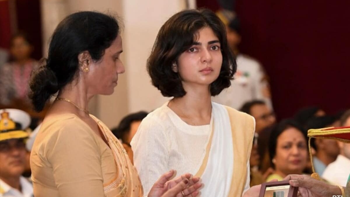 Delhi police file FIR against social media user for ‘Lewd’ remarks about Captain Anshuman Singh's widow Delhi police file FIR against social media user for ‘Lewd’ remarks about Captain Anshuman Singh's widow