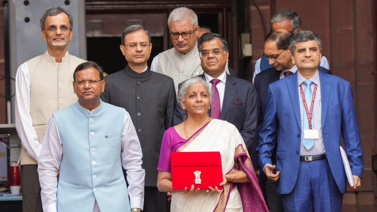 Agriculture Union Budget Speech 2024 Highlights, FM Nirmala Sitharaman Announcement on Agriculture Highlights: The interim Budget allocated ₹1,17,528.79 crore to the Agriculture Ministry, reflecting an increase of ₹1,997 crore or 1.70% compared to the previous Budget.