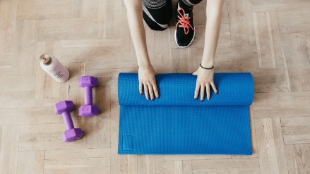 Experts believe that while people of all ages show interest in physical activities, those in their late 20s to 40s are the most likely to join gyms and participate in offline classes