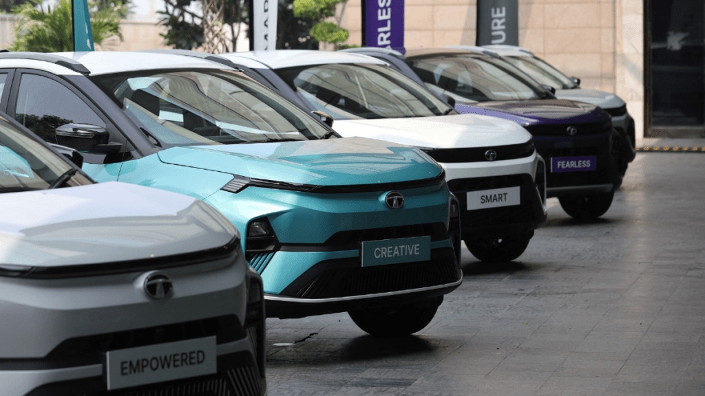 Tata Motor's stock price increased by 3.56% to reach 52-week high Tata Motor's stock price increased by 3.56% to reach 52-week high