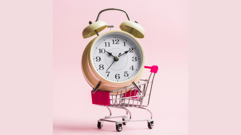 One of the key variables driving the functioning of quick commerce is the use of dark stores. (Image Credits: Freepik)