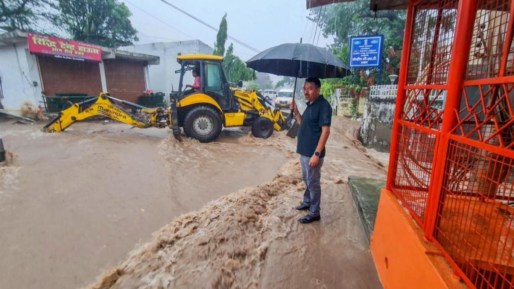 uttarakhand rains, rains in uttarakhand, roads blocked in uttarakhand, uttarakhand latest weather update, uttarakhand highways, uttarakhand schools, nainital schools