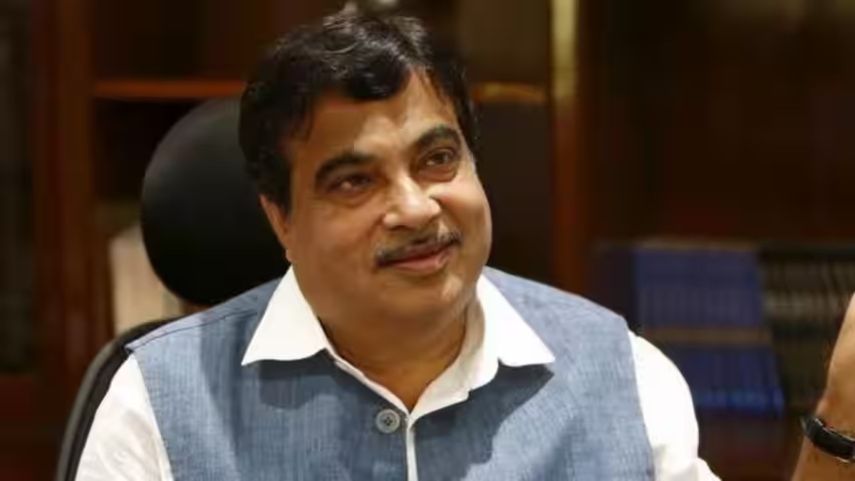 Nitin Gadkari, gadkari, nagpur bus, nagpur buses, clean energy bus, bus, airplane buses, bus hostess