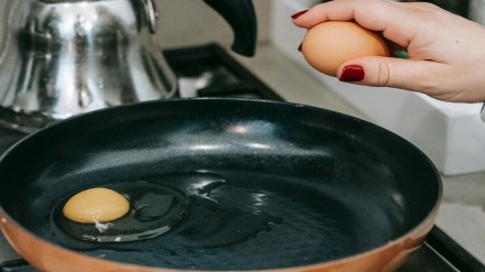 Non stick pans, non stick pan harmful effects, teflon cancer, teflon flu, health news, wellness news,