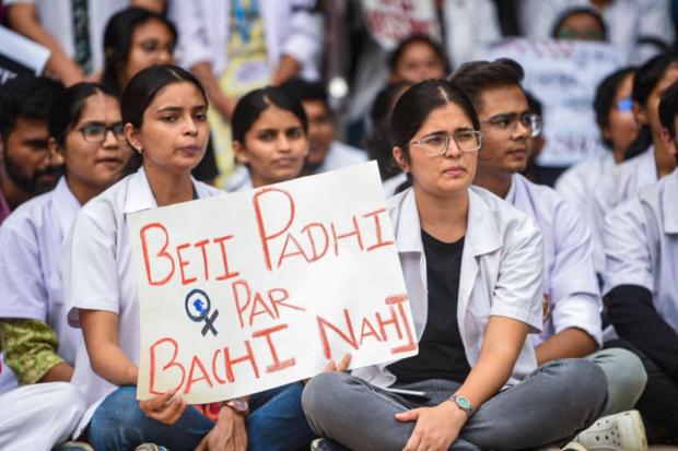  Pune: Members of Maharashtra State Association of Residential Doctors (Central-MARD) stage a protest demanding justice for the woman doctor who was raped and murdered at Kolkata's RG Kar Medical College and Hospital. (PTI)