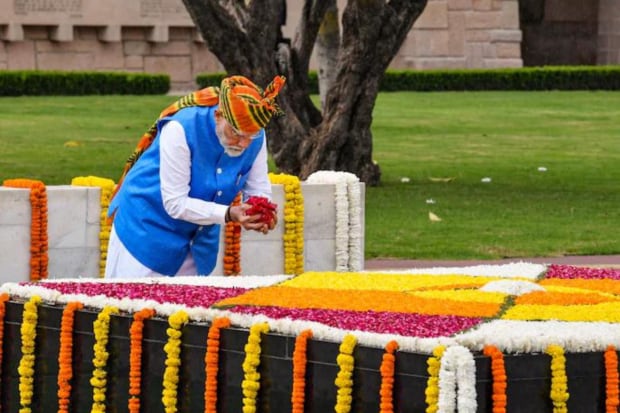Prime Minister Narendra Modi pays tribute to Mahatma Gandhi at Raj Ghat memorial on the occasion of 78th Independence Day. (Photo: PTI)