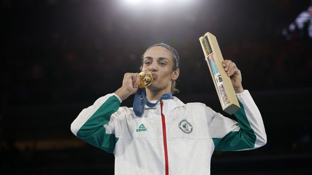 aris 2024 Olympics - Boxing - Women's 66kg - Victory Ceremony - Roland-Garros Stadium, Paris, France - August 09, 2024. Gold medallist Imane Khelif of Algeria kisses her medal. REUTERS/Peter Cziborra aris 2024 Olympics - Boxing - Women's 66kg - Victory Ceremony - Roland-Garros Stadium, Paris, France - August 09, 2024. Gold medallist Imane Khelif of Algeria kisses her medal. REUTERS/Peter Cziborra