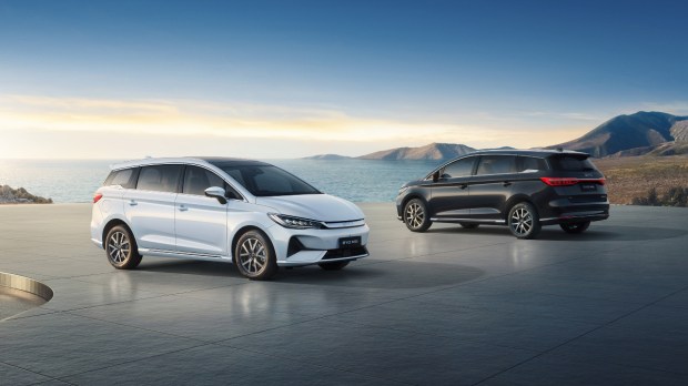 BYD M6