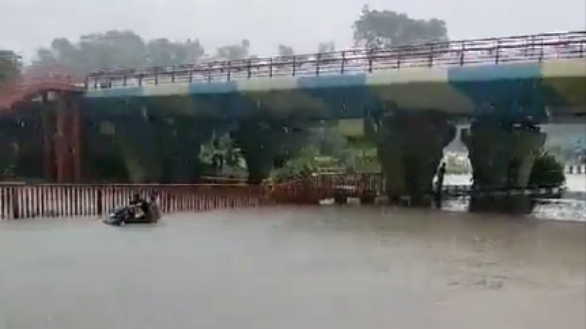 Delhi waterlogging, waterlogging in Delhi, Delhi rains, Delhi rainfall, traffic in Delhi, Delhi traffic, ring road, Dhaula Kuan Flyover Delhi waterlogging, waterlogging in Delhi, Delhi rains, Delhi rainfall, traffic in Delhi, Delhi traffic, ring road, Dhaula Kuan Flyover