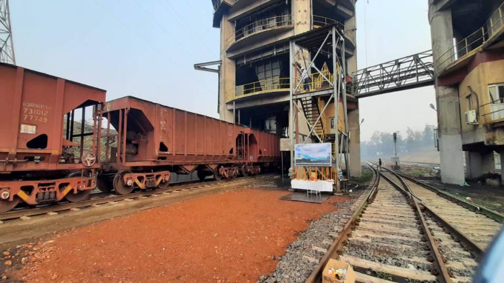 East Coast Railway freight loading
