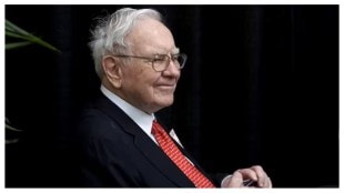 Berkshire halves Apple stake, boosts cash to $277 billion