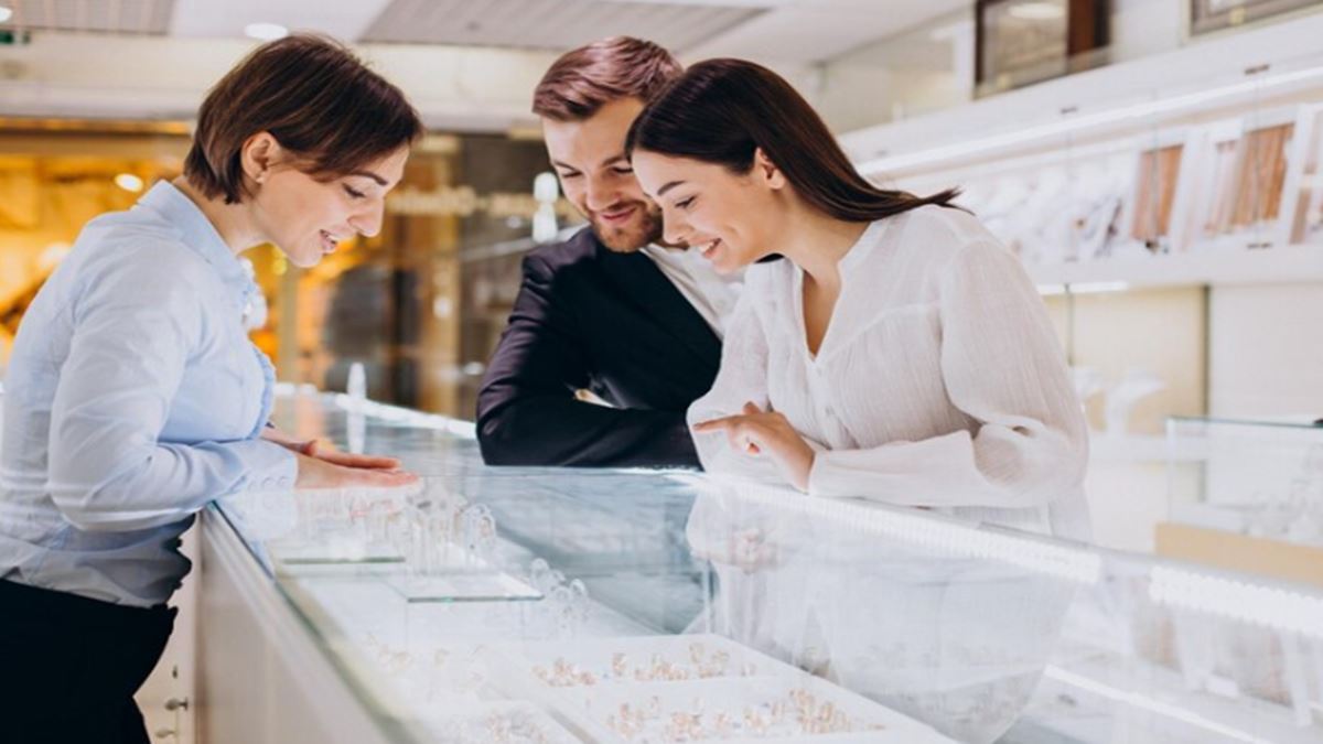 Gold Prices Falling: Excellent opportunity for couples planning wedding purchases