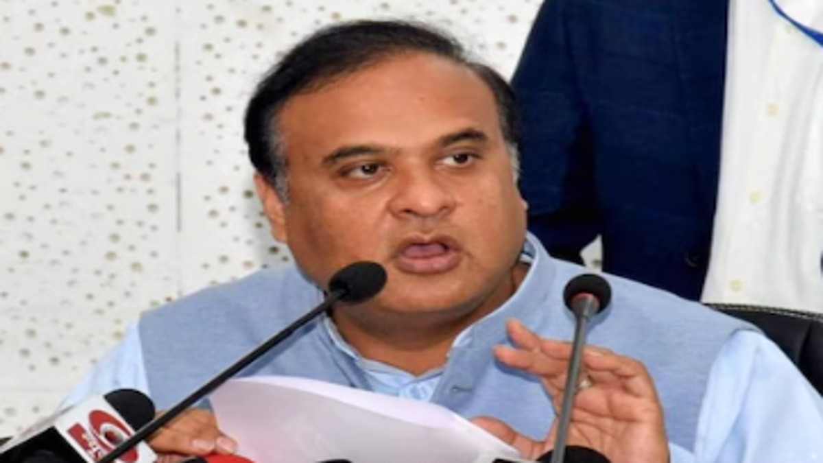 Yadav had accused Sarma of seeking "cheap popularity" after the Assam assembly abolished a two-hour break for Jumma prayers.