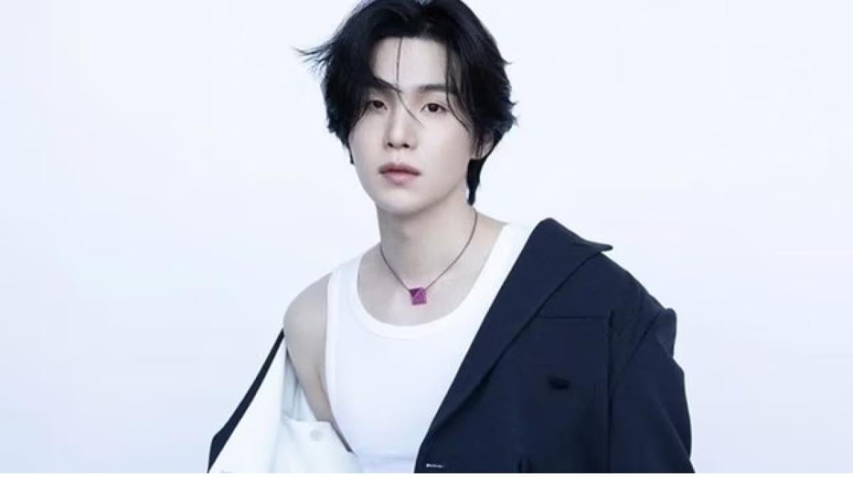 BTS　SUGA　写真 BTS SUGA Poster for Room Wall Decoration, Size - 12 X 18 inches