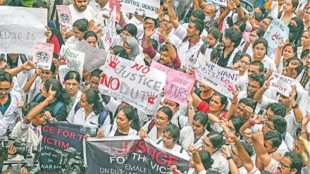 Kolkata rape-murder case: Nurses protest hours after mob vandalises RG Kar Hospital premise Kolkata rape-murder case: Nurses protest hours after mob vandalises RG Kar Hospital premise