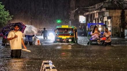 Delhi Rains: Cloud burst wreaks havoc,widespread waterlogging, flight diversions and traffic jams reported across city