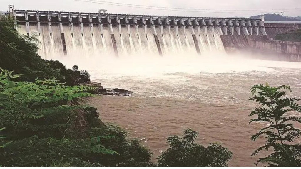 Narmada flows near danger level after 3.95 lakh cusecs water discharged into river, over 200 people relocated Narmada flows near danger level after 3.95 lakh cusecs water discharged into river, over 200 people relocated