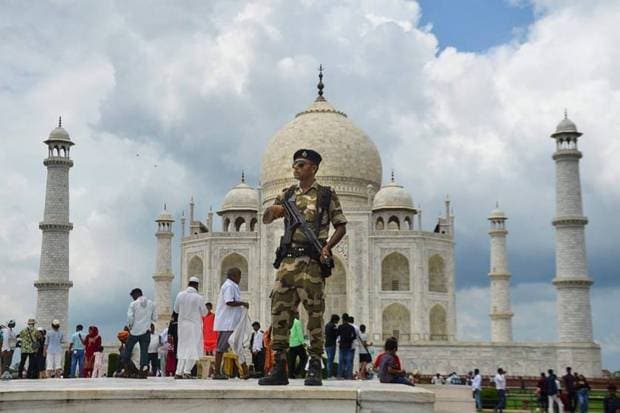 A CISF jawan keeps vigil at the Taj Mahal ahead of the Independence Day, in Agra. (Photo source: PTI)