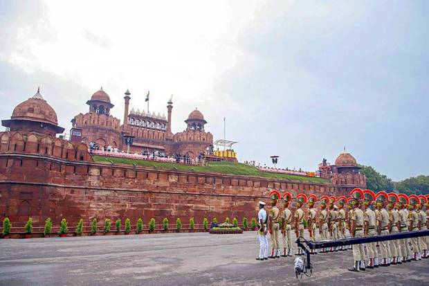 Indian Armed Forces personnel during full dress rehearsal for the 78th Independence Day celebrations at Red Fort, in New Delhi. (Photo source: PTI)