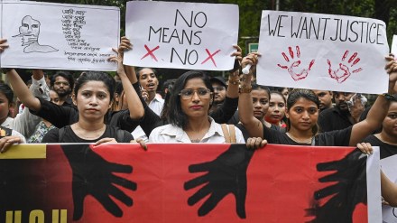 Members of nightlife entertainment community take part in a protest march demanding justice for the postgraduate trainee doctor who was allegedly raped and murdered at R G Kar Medical College and Hospital, in Kolkata, Thursday, Aug. 22, 2024. (PTI Photo)