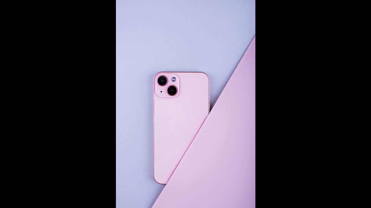 In FY23, mobile exports for the first four months totalled $2.5 billion, while in FY24, they reached $4.67 billion. (Image: Freepik) In FY23, mobile exports for the first four months totalled $2.5 billion, while in FY24, they reached $4.67 billion. (Image: Freepik)